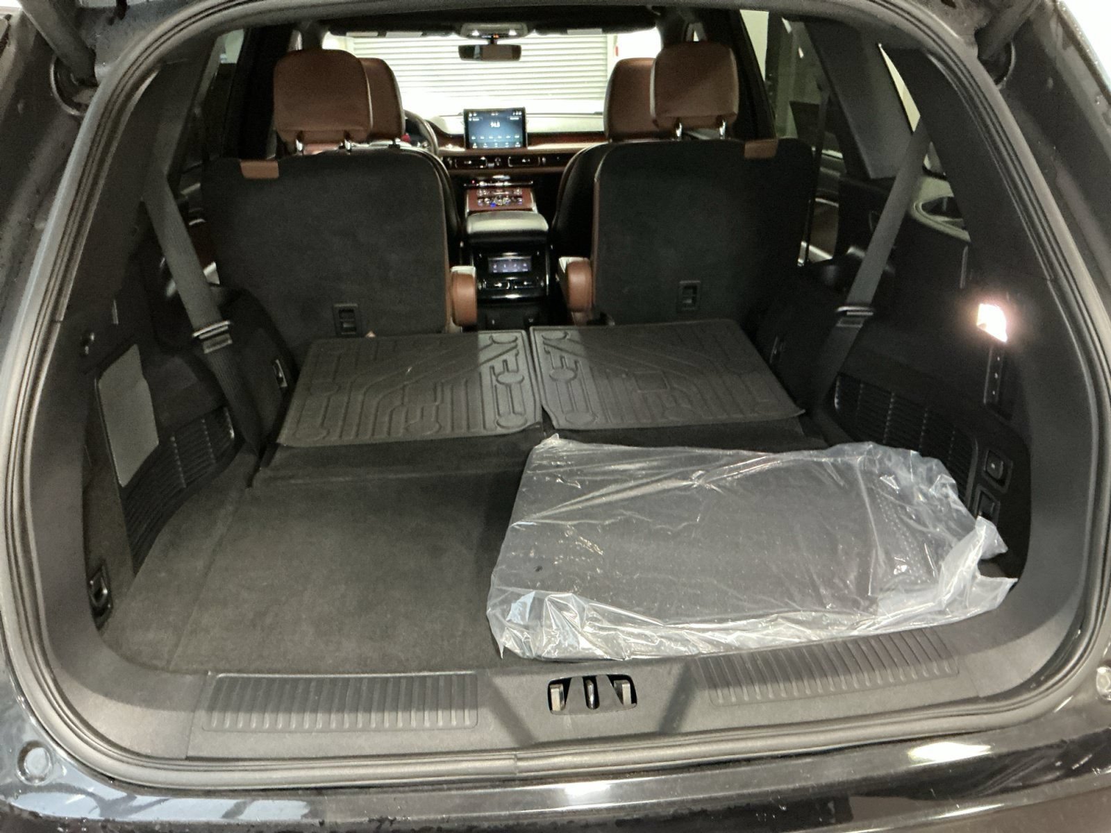 Certified 2023 Lincoln Aviator Reserve w/ Jet Appearance Package AWD/4WD image 16