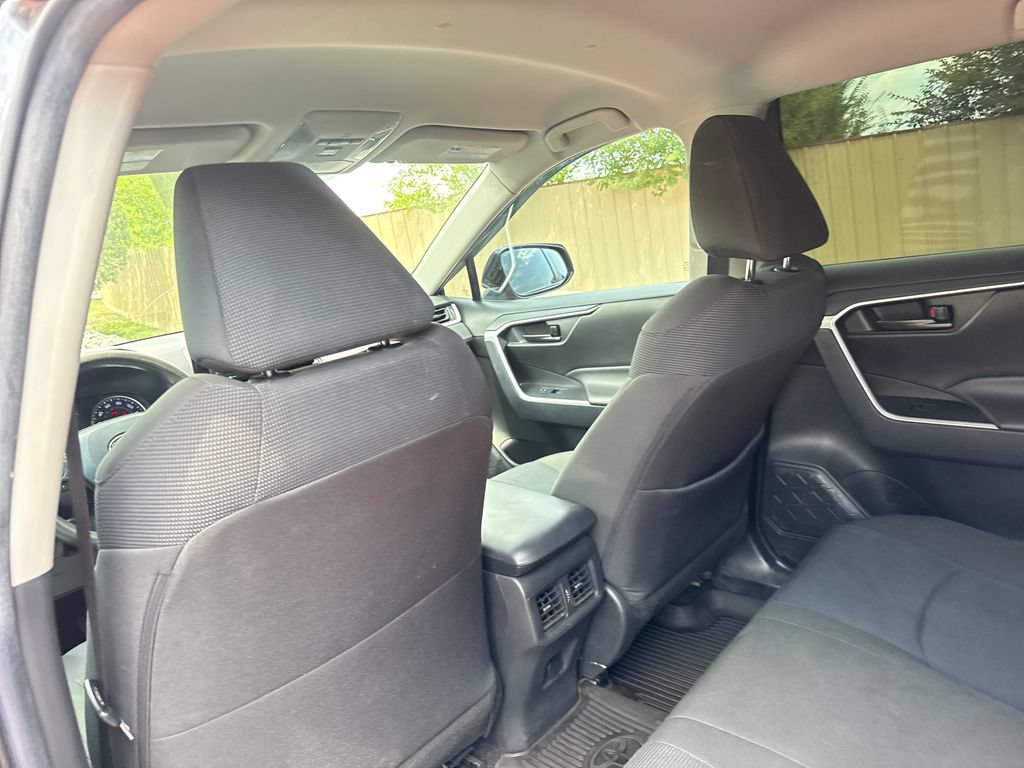 Used 2021 Toyota RAV4 LE AWD/4WD image 23