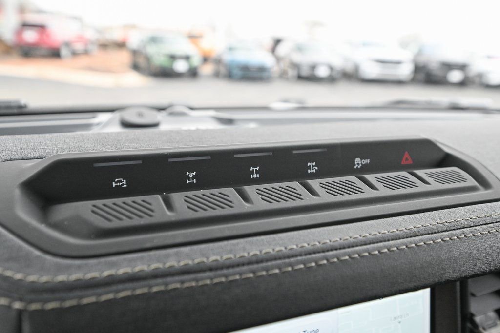 New 2025 Ford Bronco Badlands image 34