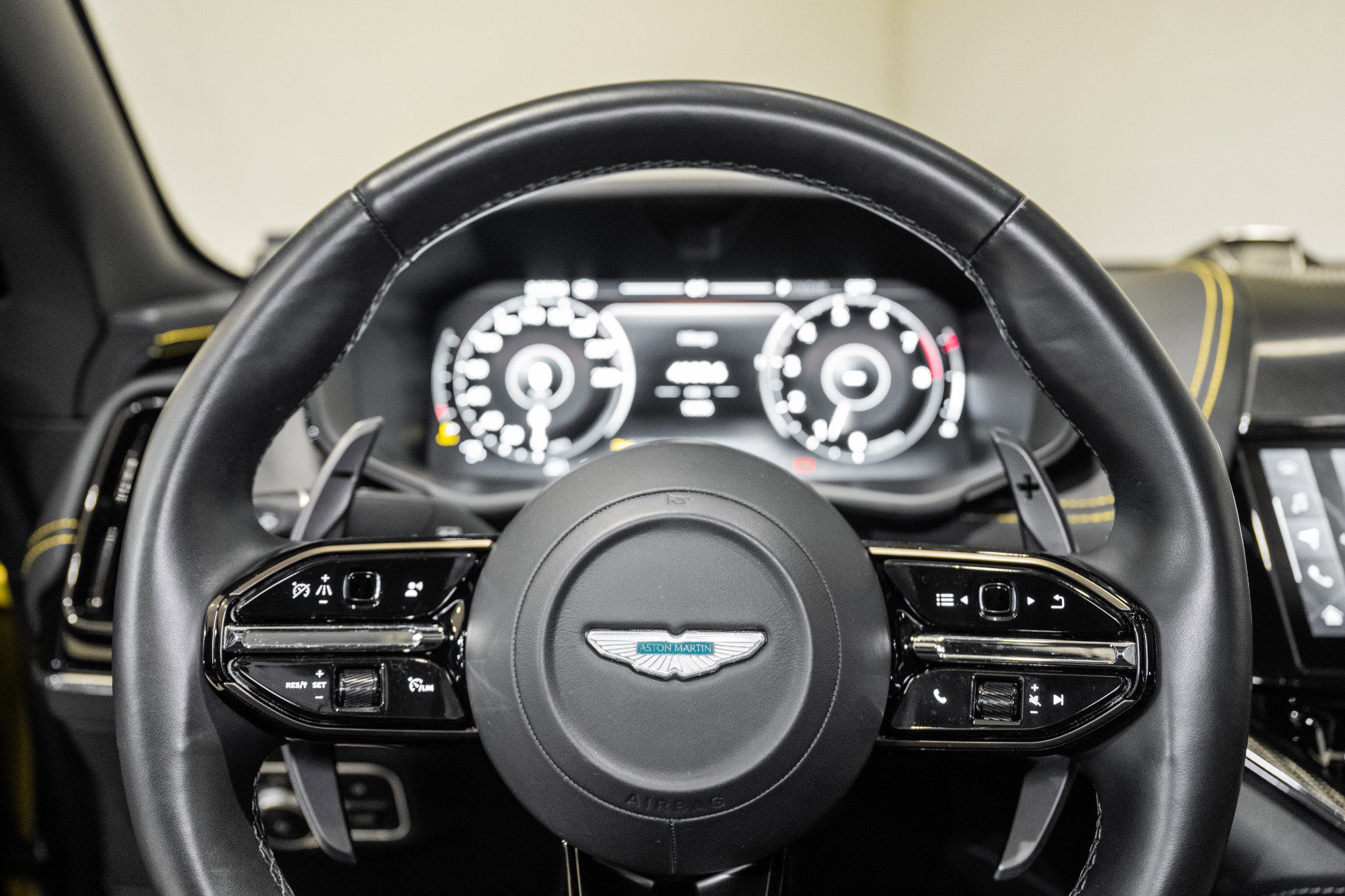 Used 2025 Aston Martin DBX 707 image 11