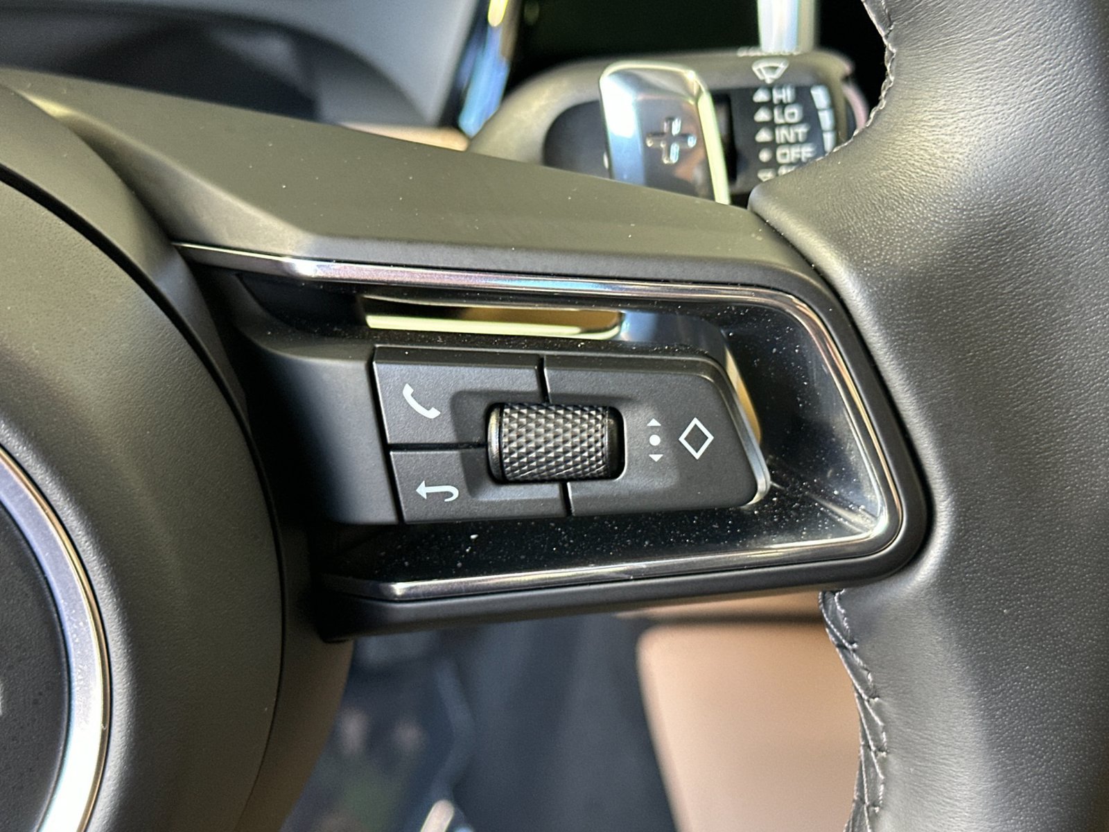 Certified 2026 Porsche Macan AWD/4WD image 28