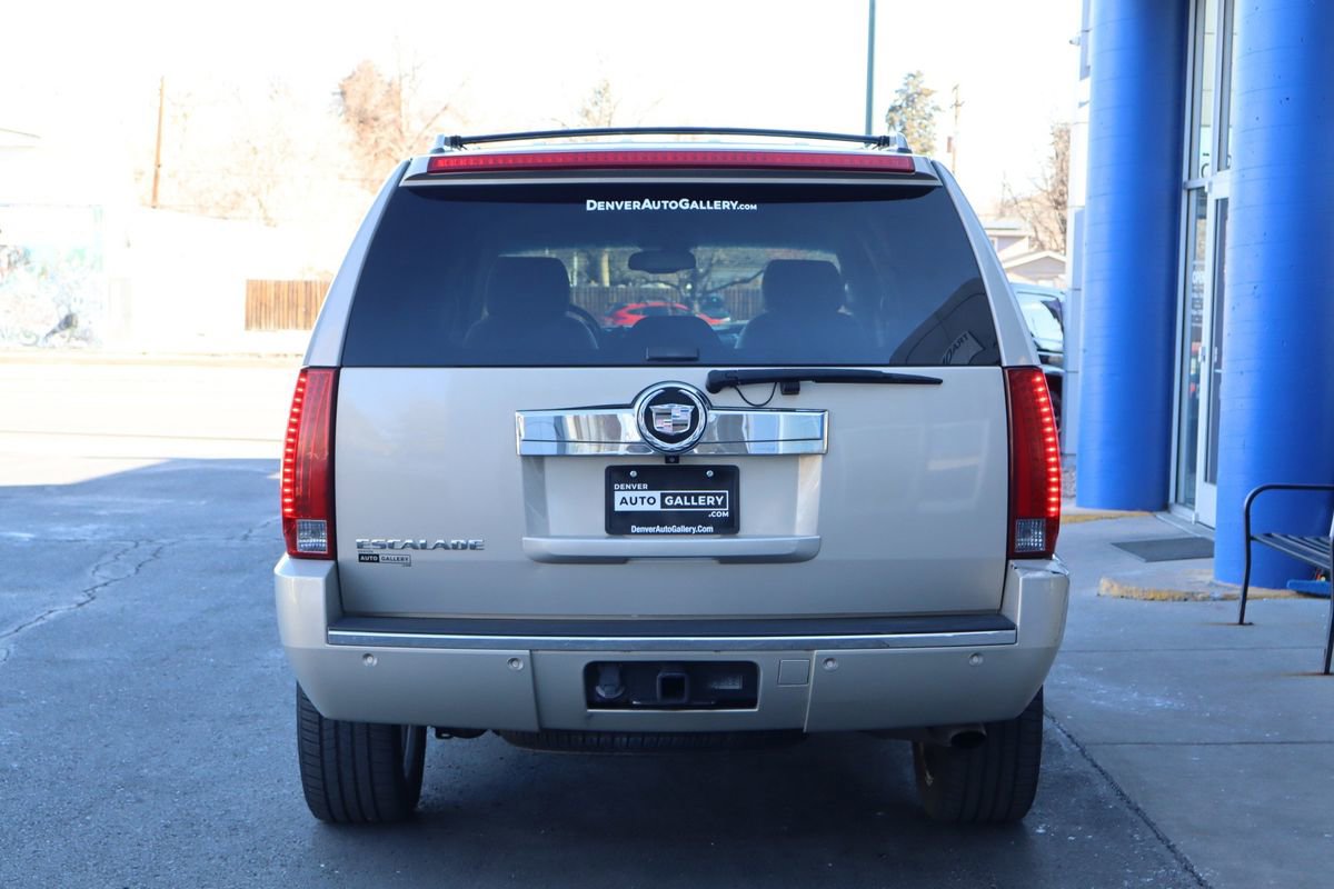 Used 2007 Cadillac Escalade AWD w/ Information Package image 4