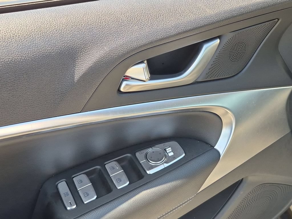 Used 2025 Genesis G70 2.5T RWD image 13