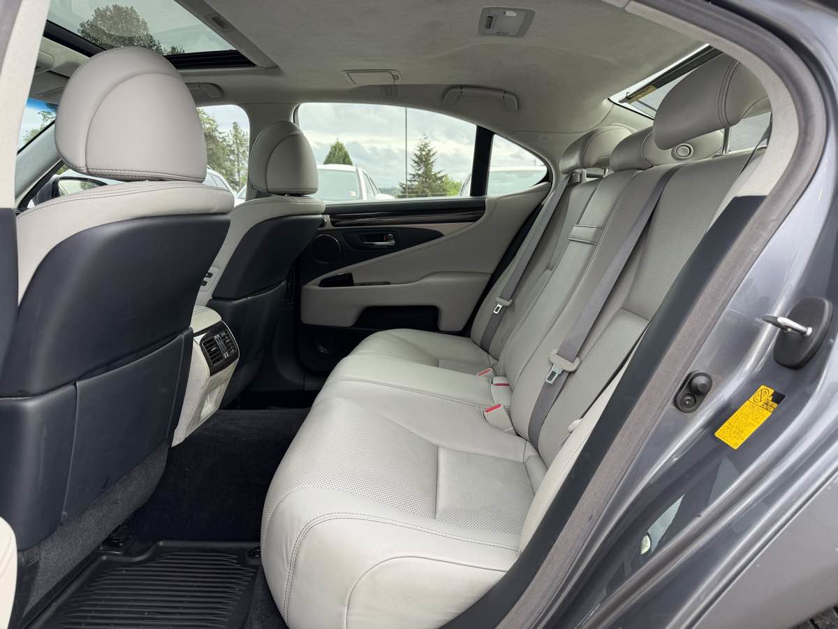 Used 2014 Lexus LS 460 w/ Comfort Package RWD image 13