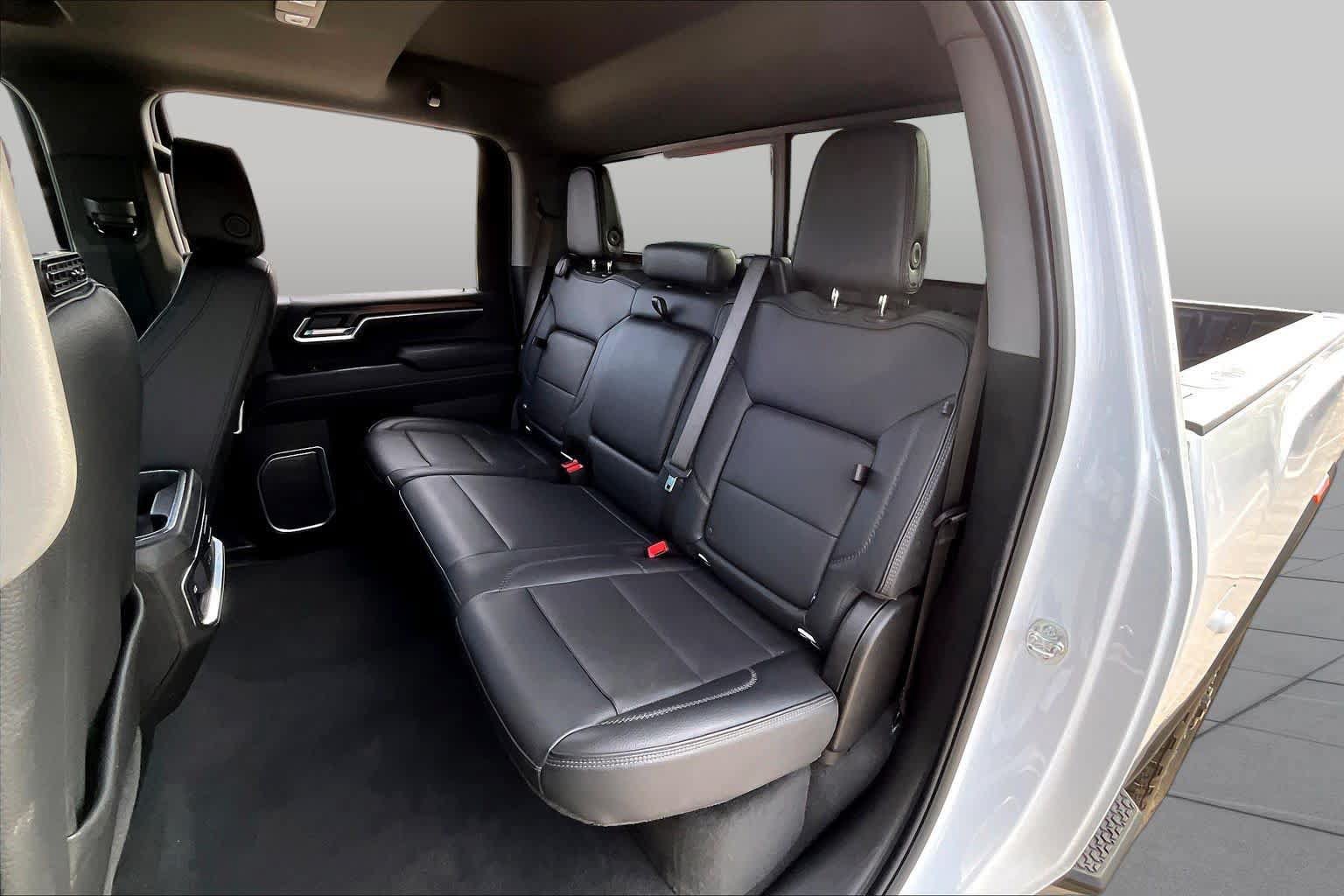 Used 2025 GMC Sierra 3500 Denali w/ Denali Reserve Package AWD/4WD image 21