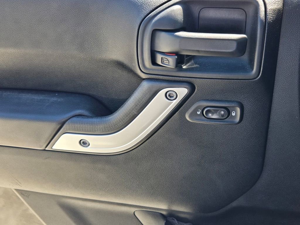 Used 2018 Jeep Wrangler Unlimited Sahara image 26