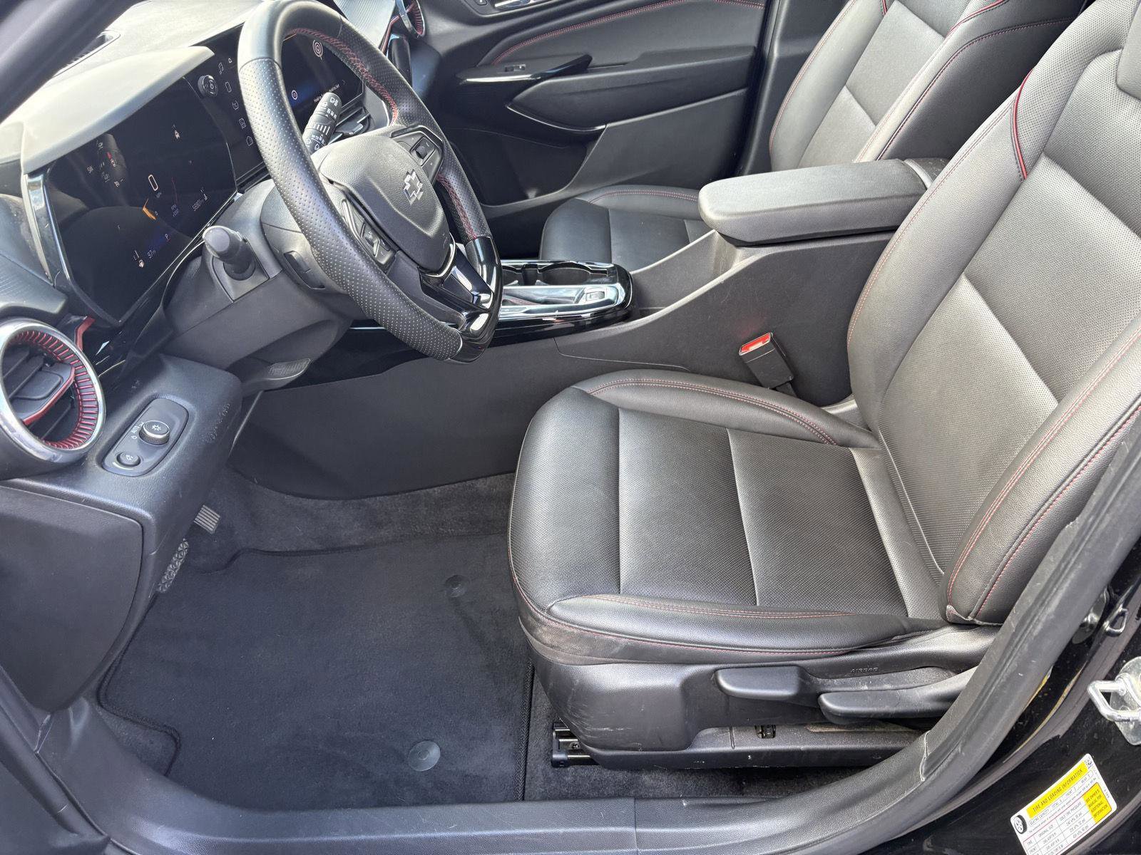 Used 2025 Chevrolet Trax RS FWD image 4