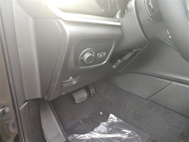 New 2025 Jeep Grand Cherokee Altitude image 14