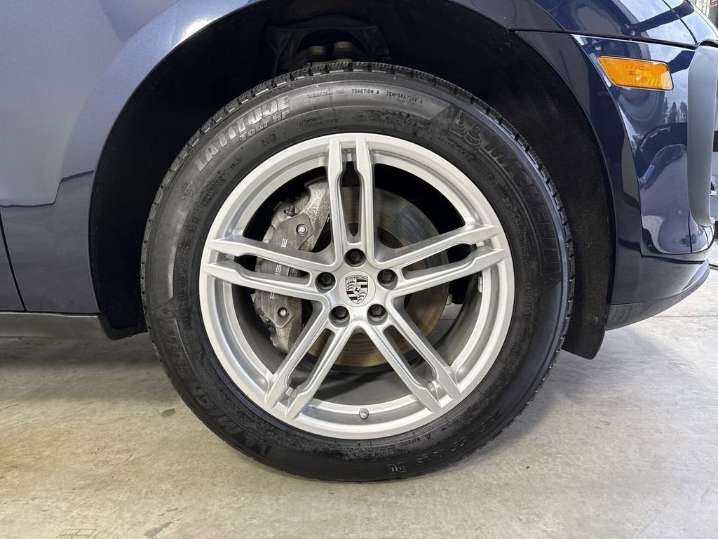 Certified 2022 Porsche Macan AWD/4WD image 15
