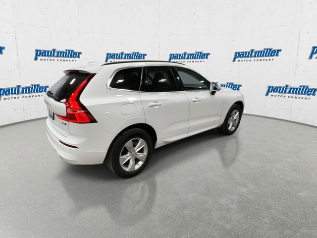 Used 2022 Volvo XC60 B5 Momentum image 11
