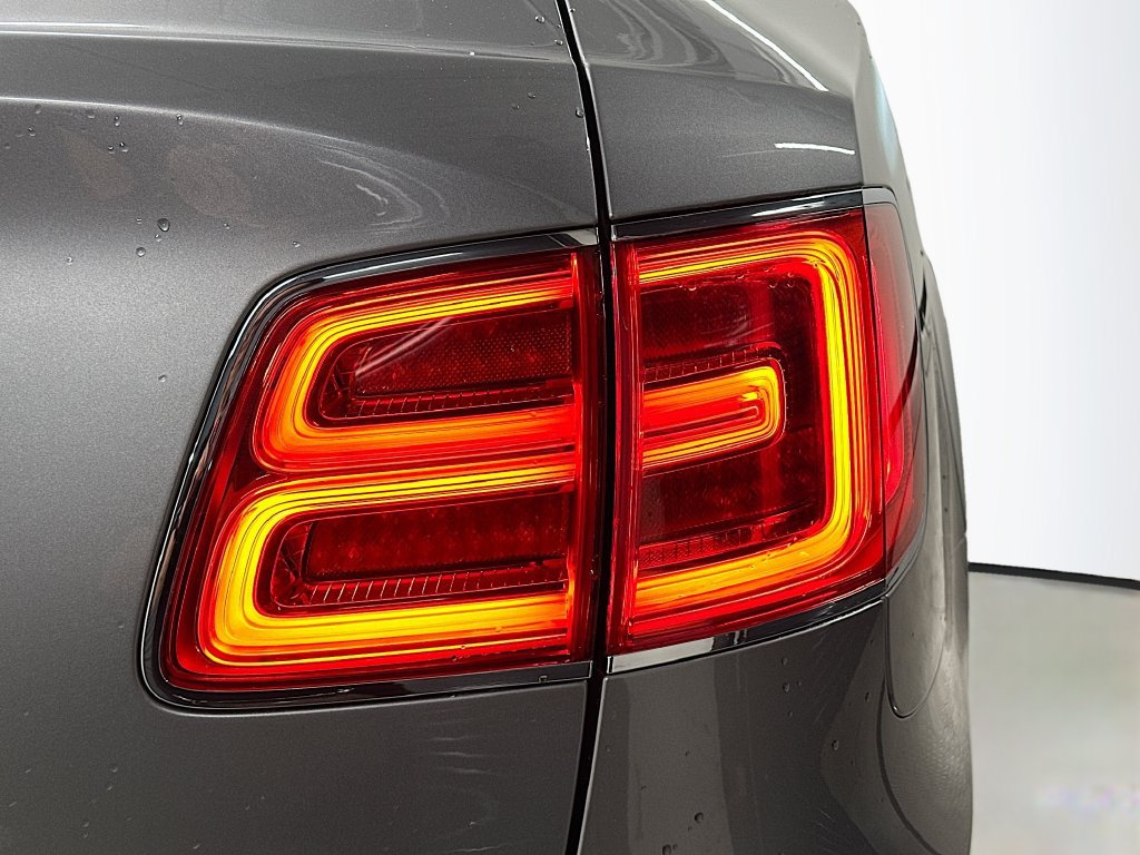 Used 2018 Bentley Bentayga AWD/4WD image 33
