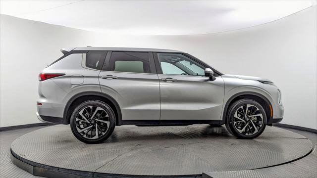 Used 2024 Mitsubishi Outlander SE image 9