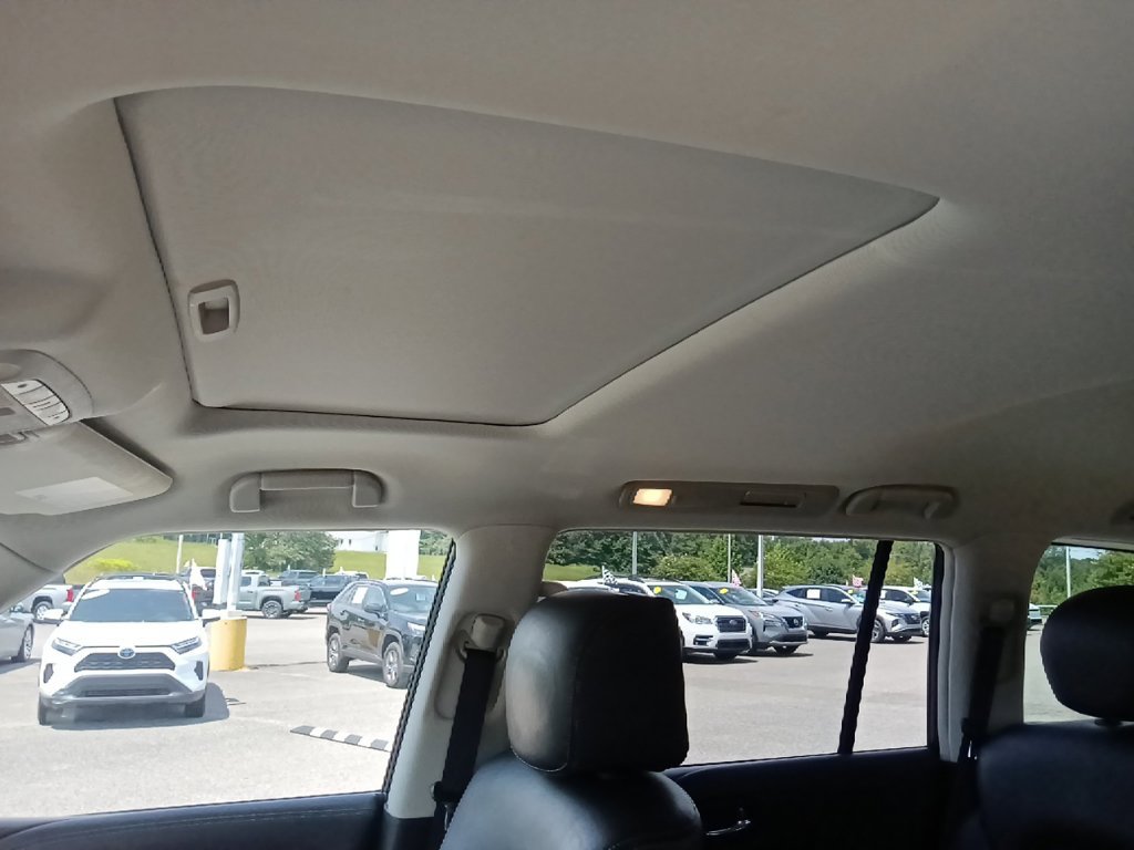 Used 2022 Nissan Armada Platinum w/ Captain's Chairs Package RWD image 15