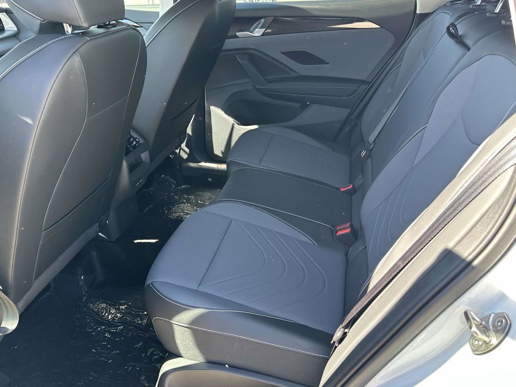 New 2025 Volkswagen Tiguan SE image 9