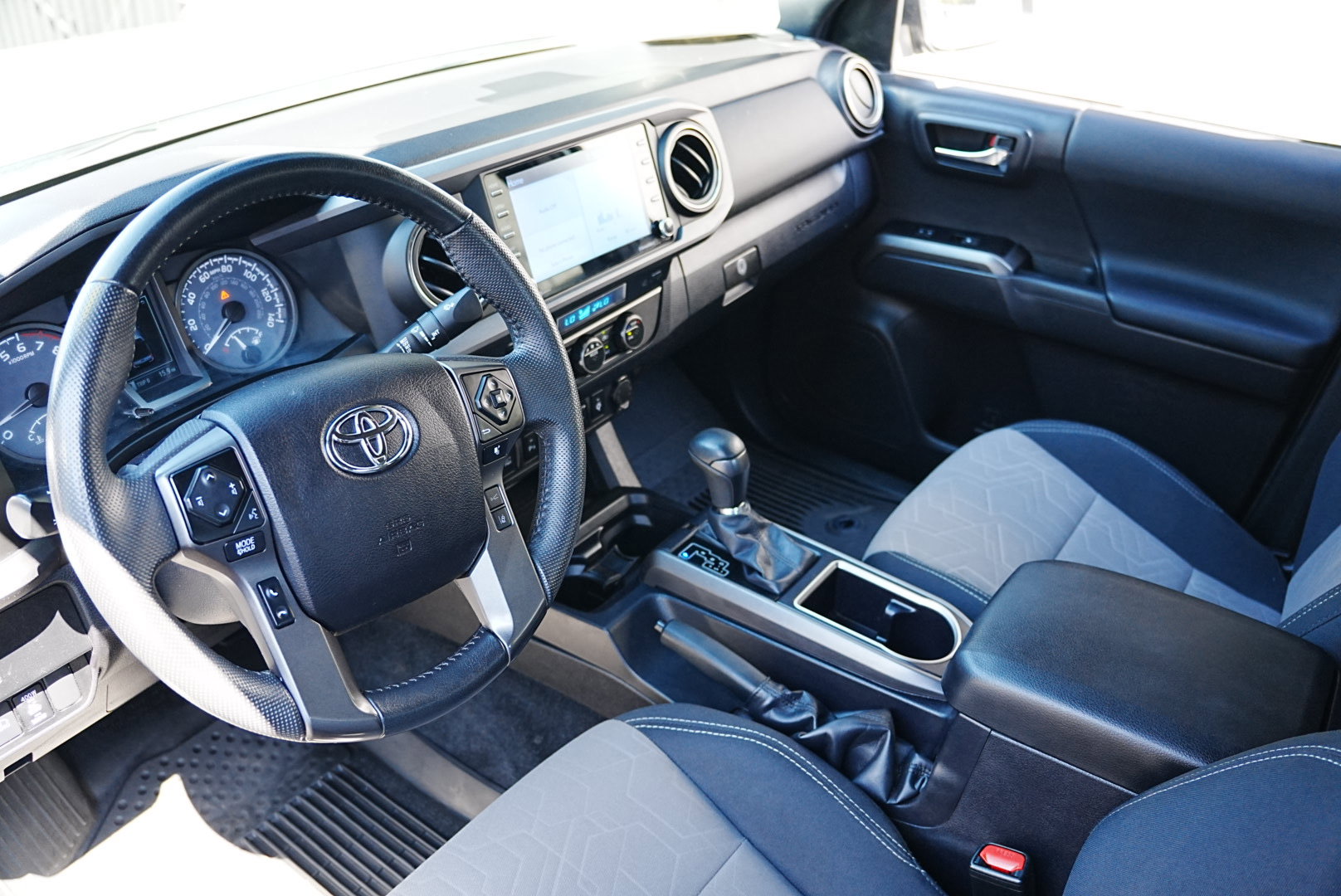 Used 2022 Toyota Tacoma TRD Off-Road image 8