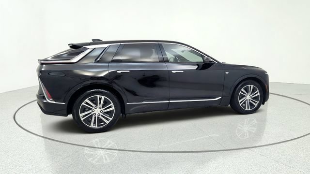 Used 2025 Cadillac Lyriq Luxury AWD/4WD image 9
