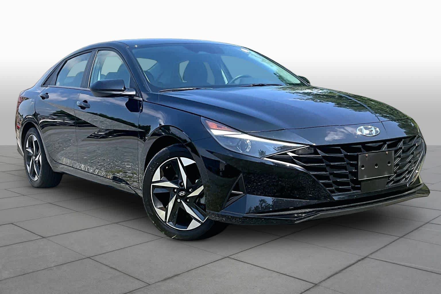 Used 2023 Hyundai Elantra SEL w/ Convenience Package FWD image 3