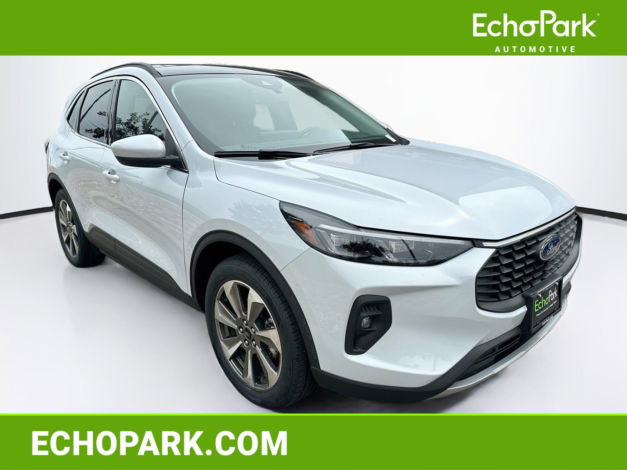Used 2025 Ford Escape Platinum AWD/4WD image 1