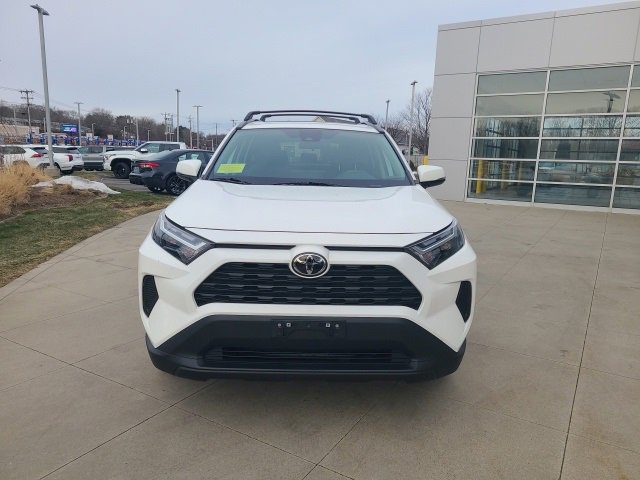 Used 2022 Toyota RAV4 XLE image 2