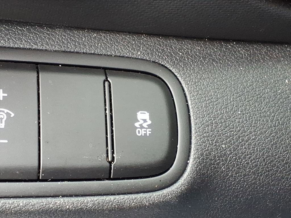 Used 2025 Hyundai Venue SE image 18