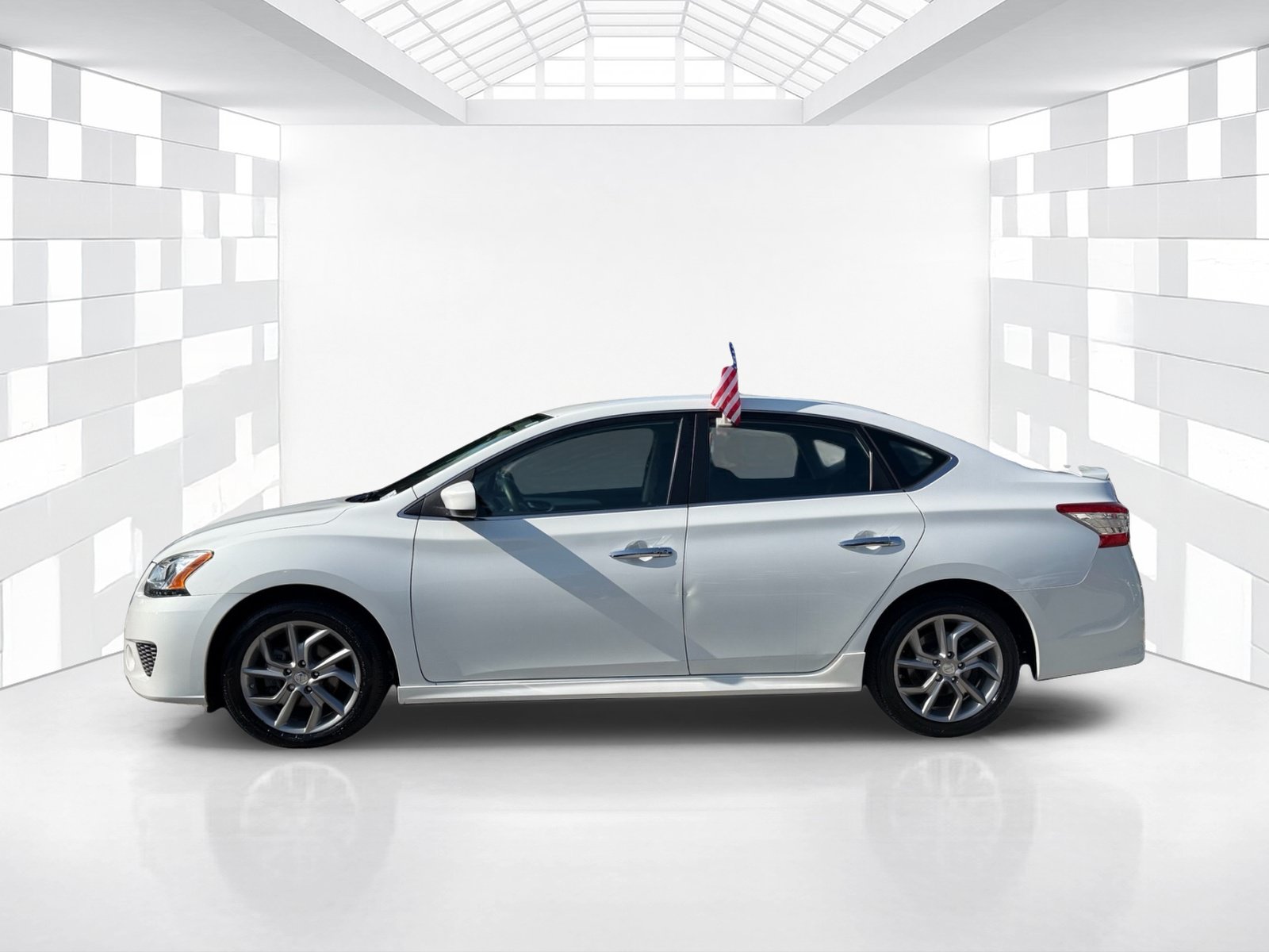Used 2014 Nissan Sentra SR w/ SR Driver Package FWD image 4