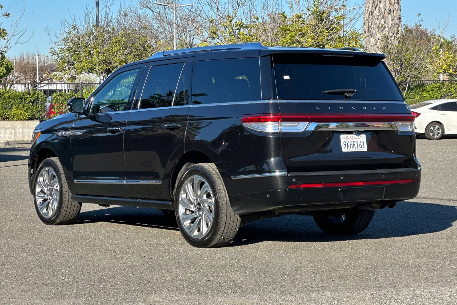 Used 2024 Lincoln Navigator Premiere AWD/4WD image 6