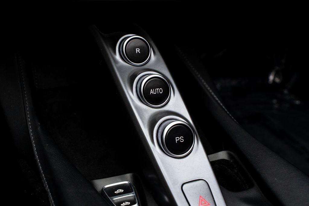 Used 2019 Ferrari Portofino RWD image 27