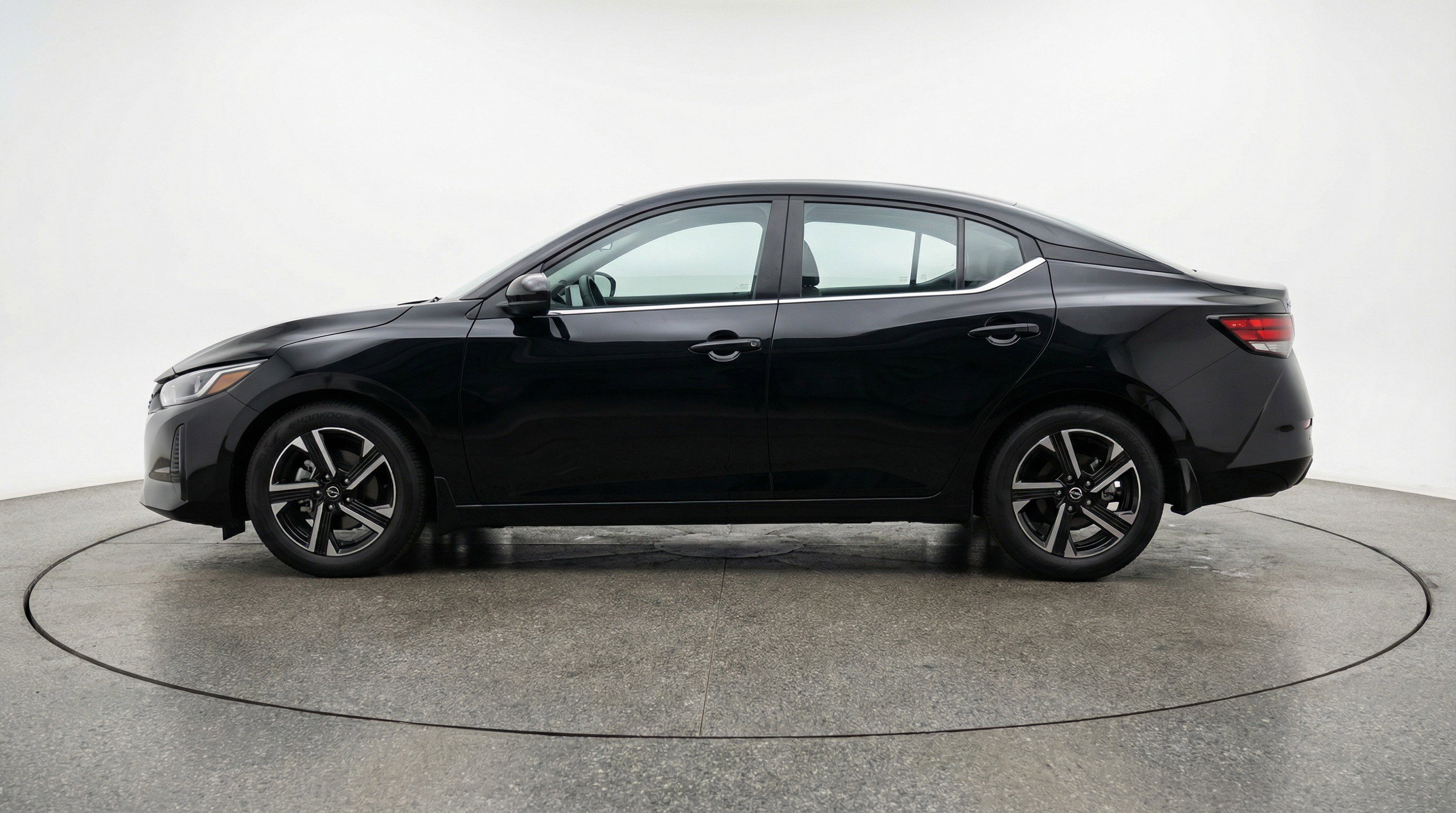 Used 2025 Nissan Sentra SV image 5