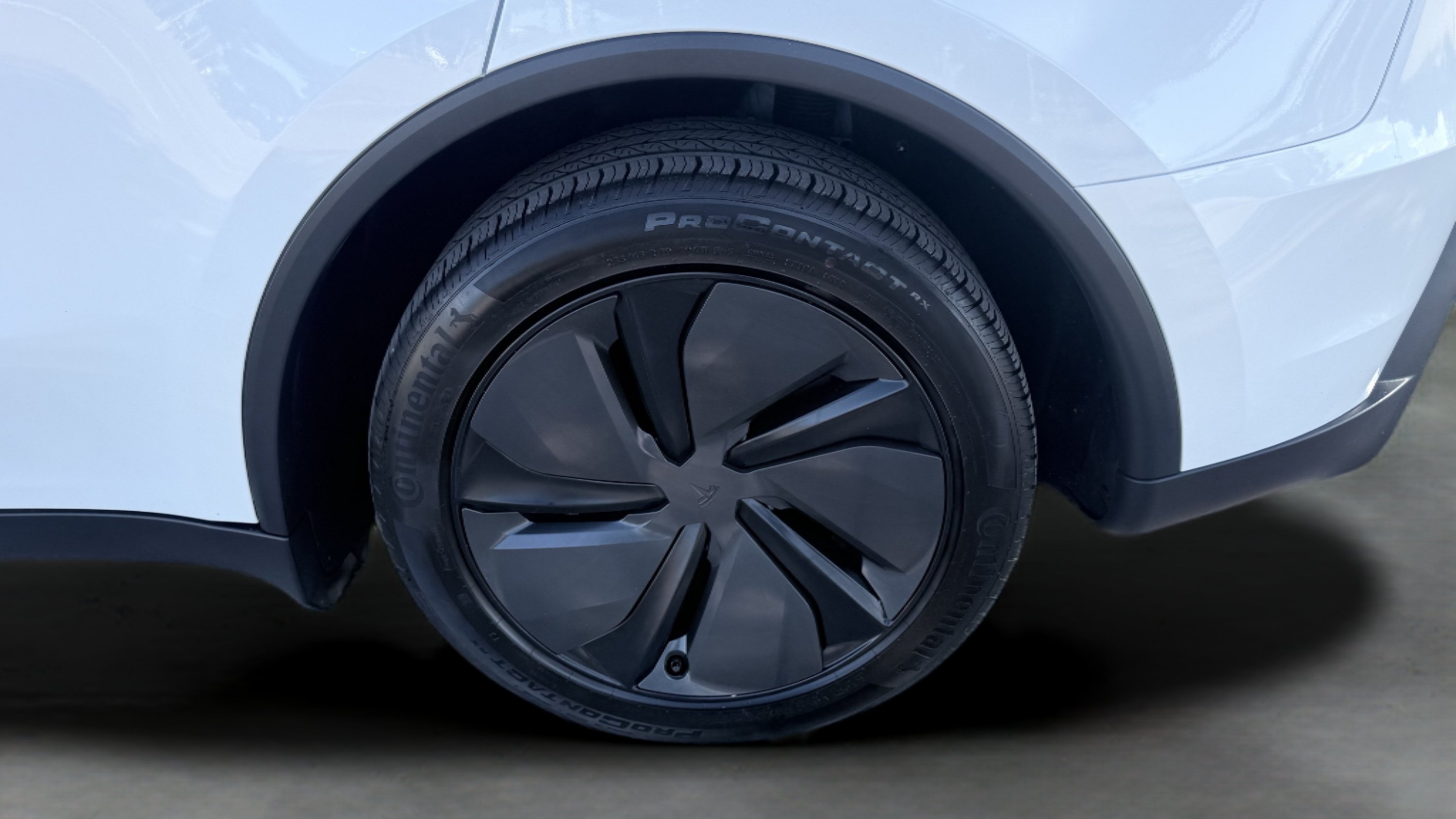 Used 2026 Tesla Model Y 2WD image 13