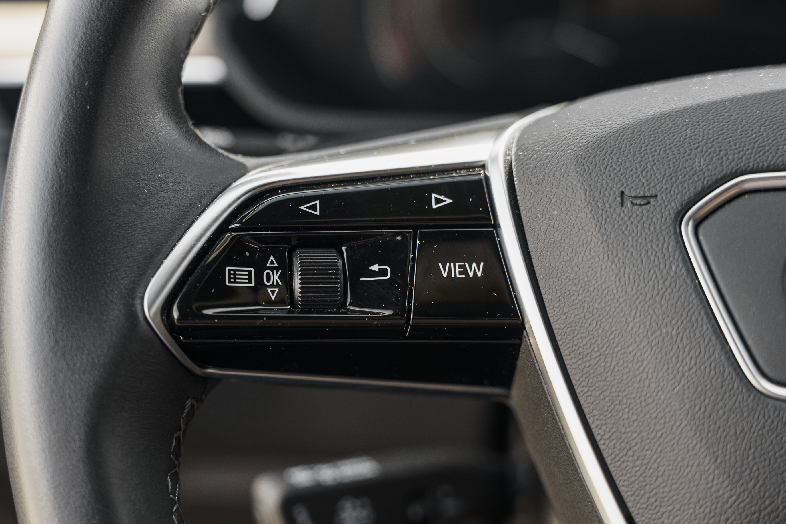 Used 2024 Audi Q8 e-tron Premium Plus w/ Premium Plus Package image 18