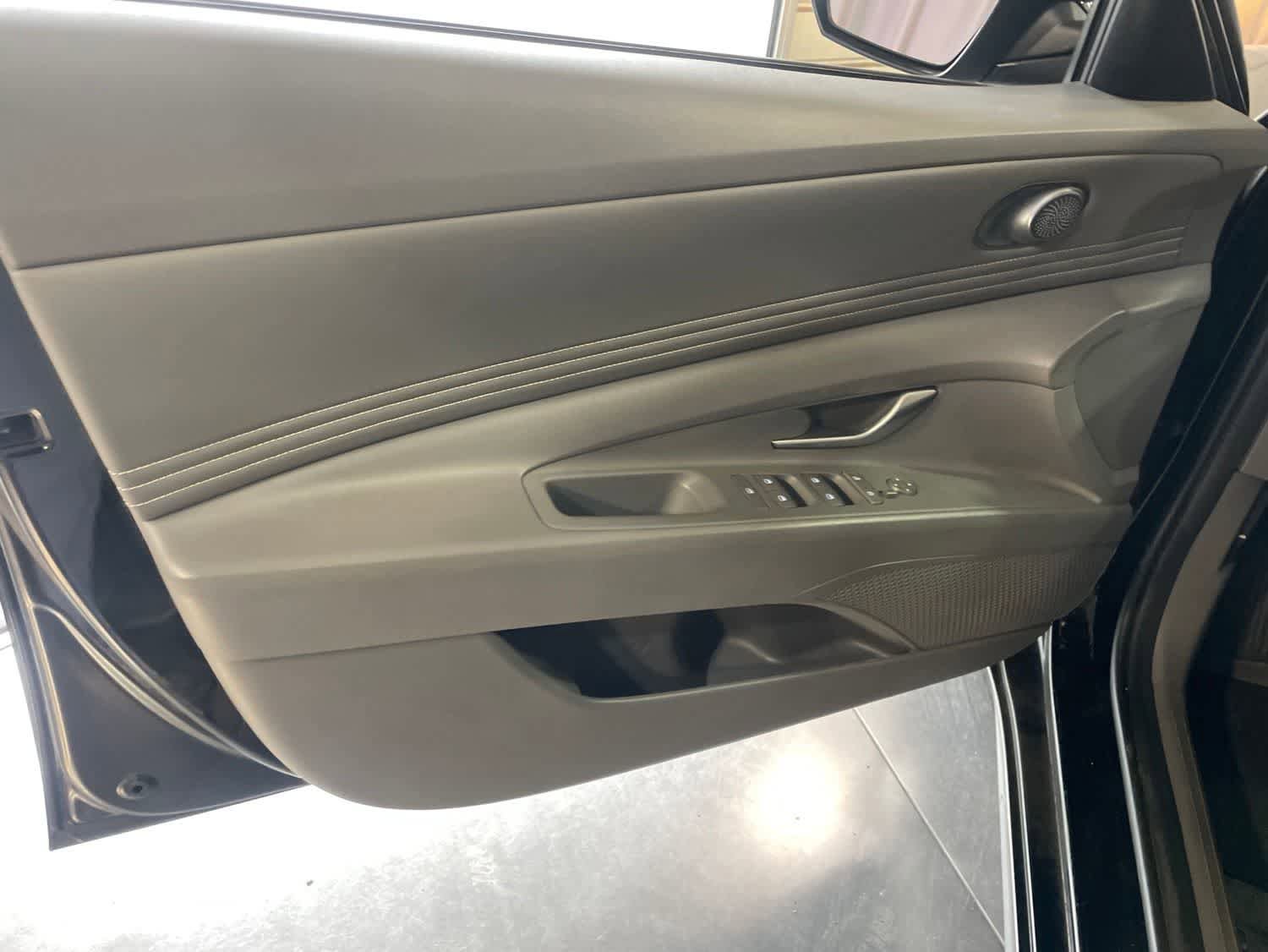 Used 2023 Hyundai Elantra SEL w/ Convenience Package FWD image 21
