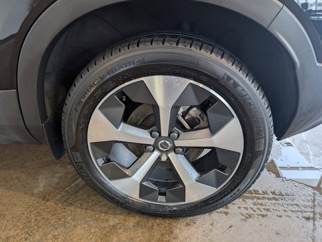 Used 2023 Volvo XC40 B5 Plus w/ Protection Package Premier image 9