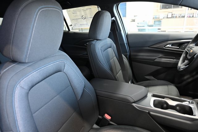 New 2026 Chevrolet Equinox EV LT image 8