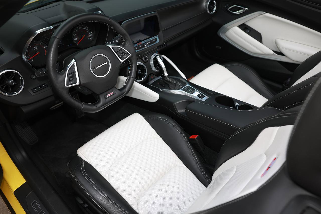 Used 2016 Chevrolet Camaro SS RWD image 6