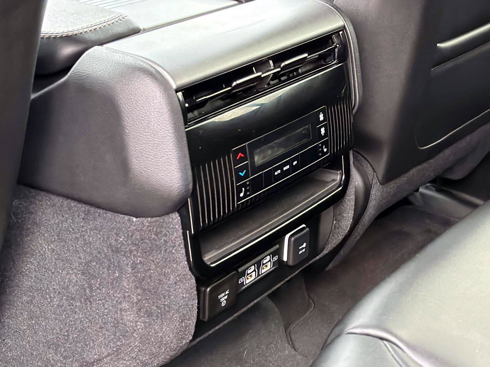 Used 2025 Jeep Wagoneer 4WD w/ Convenience Group I image 7