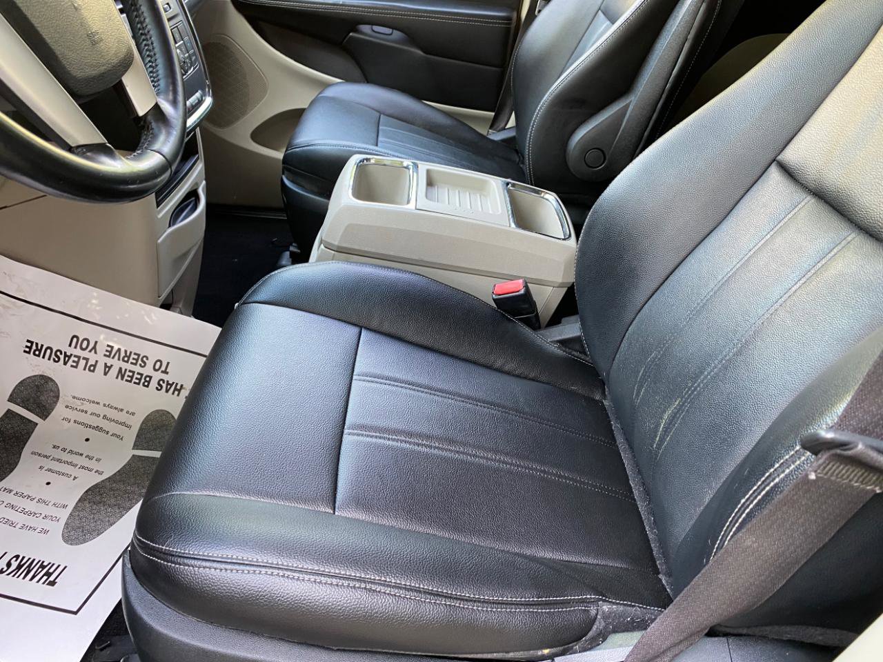 Used 2016 Chrysler Town & Country Touring FWD image 30