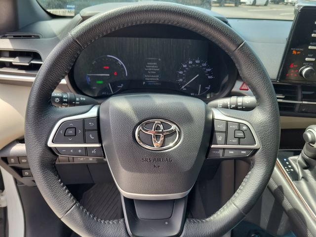 Used 2021 Toyota Sienna XLE FWD image 17