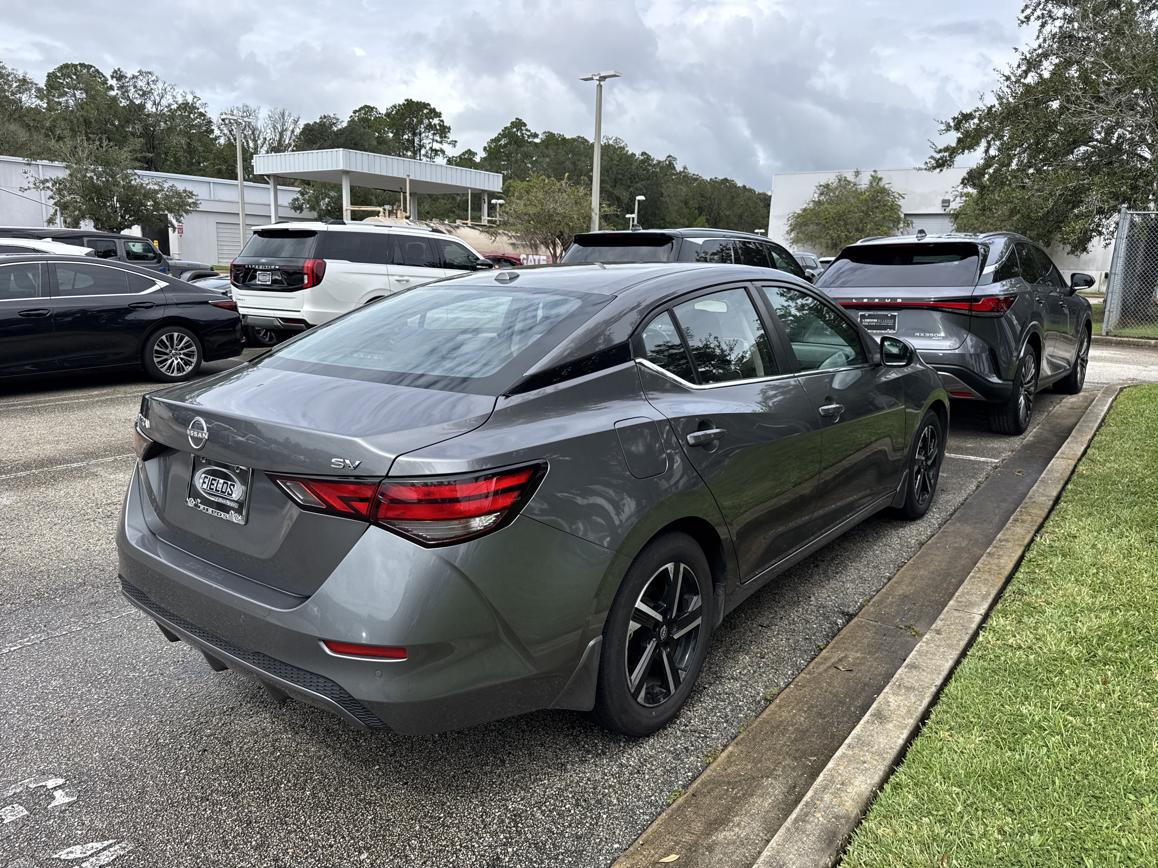 Used 2024 Nissan Sentra SV FWD image 2