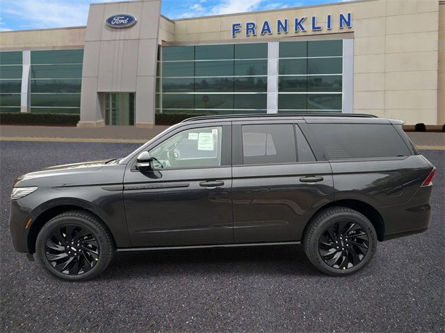 New 2025 Lincoln Navigator Reserve w/ Jet Appearance Package image 4