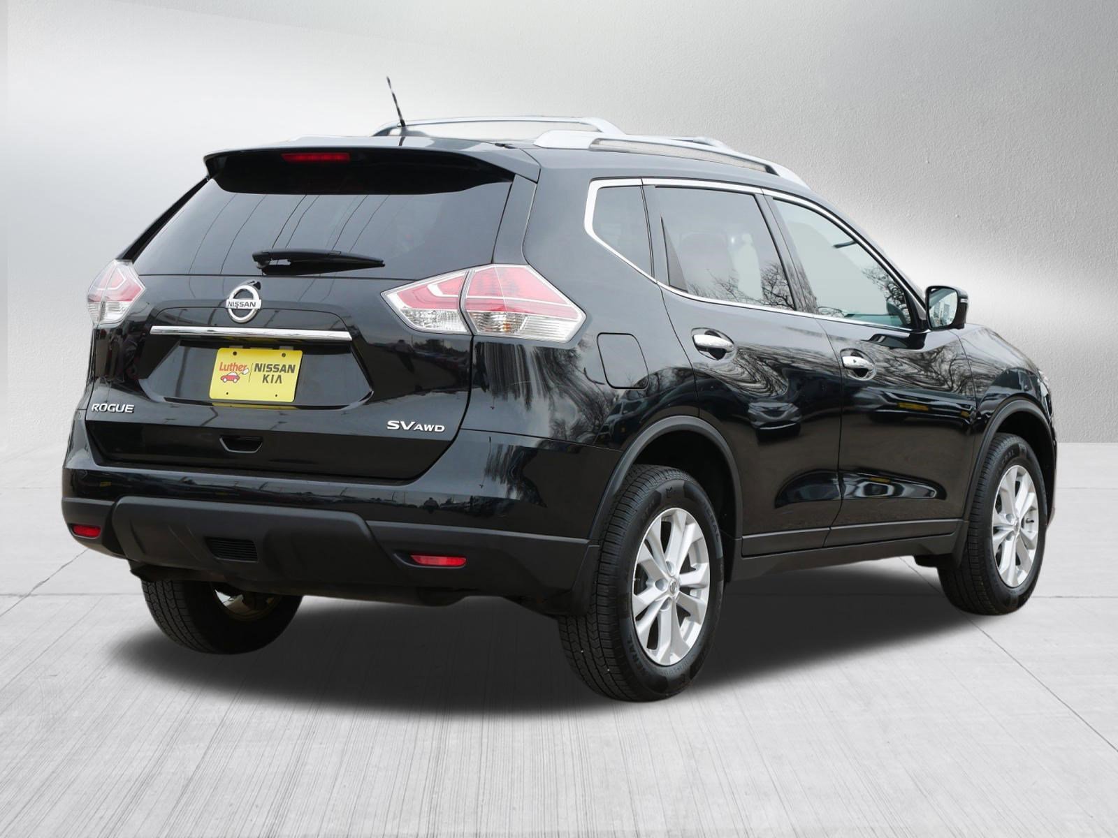 Used 2016 Nissan Rogue SV w/ SV Premium Package image 7