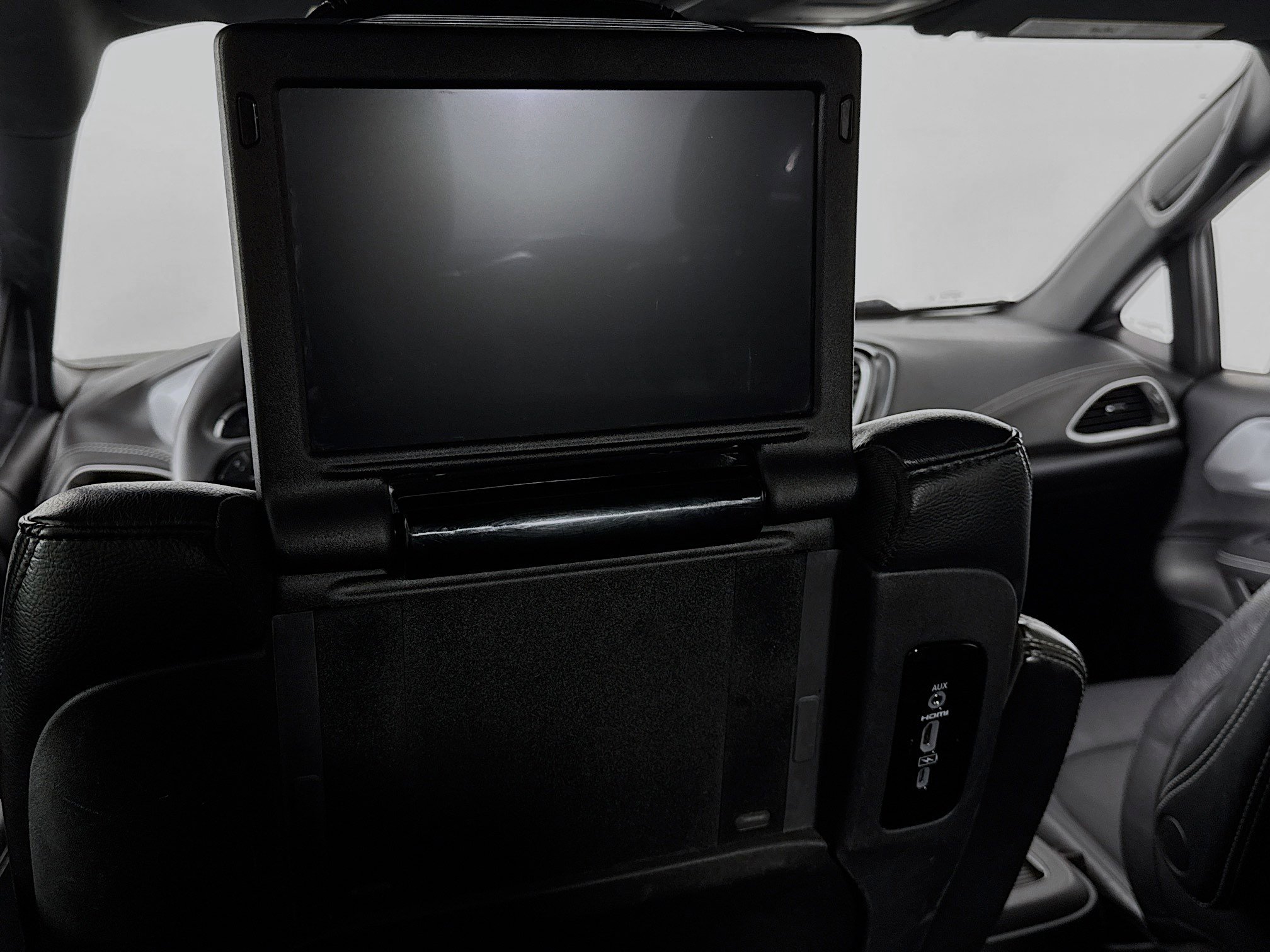 Used 2022 Chrysler Pacifica Touring-L w/ Uconnect Theater Family Group image 25