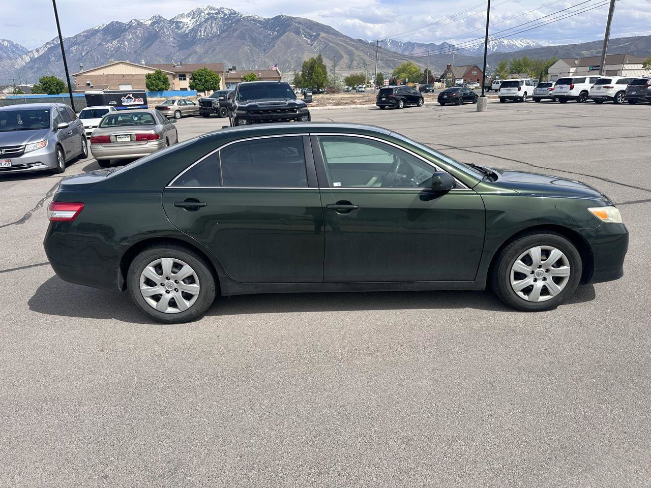 Used 2010 Toyota Camry LE image 2