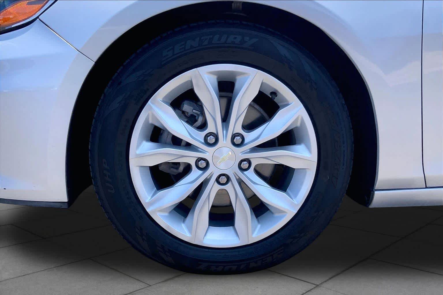 Used 2020 Chevrolet Malibu LT FWD image 11