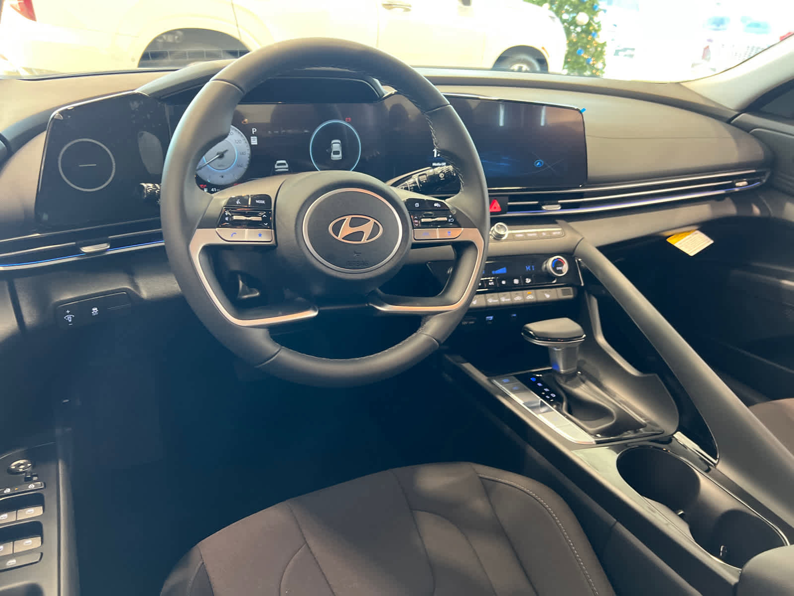 New 2025 Hyundai Elantra SEL image 11