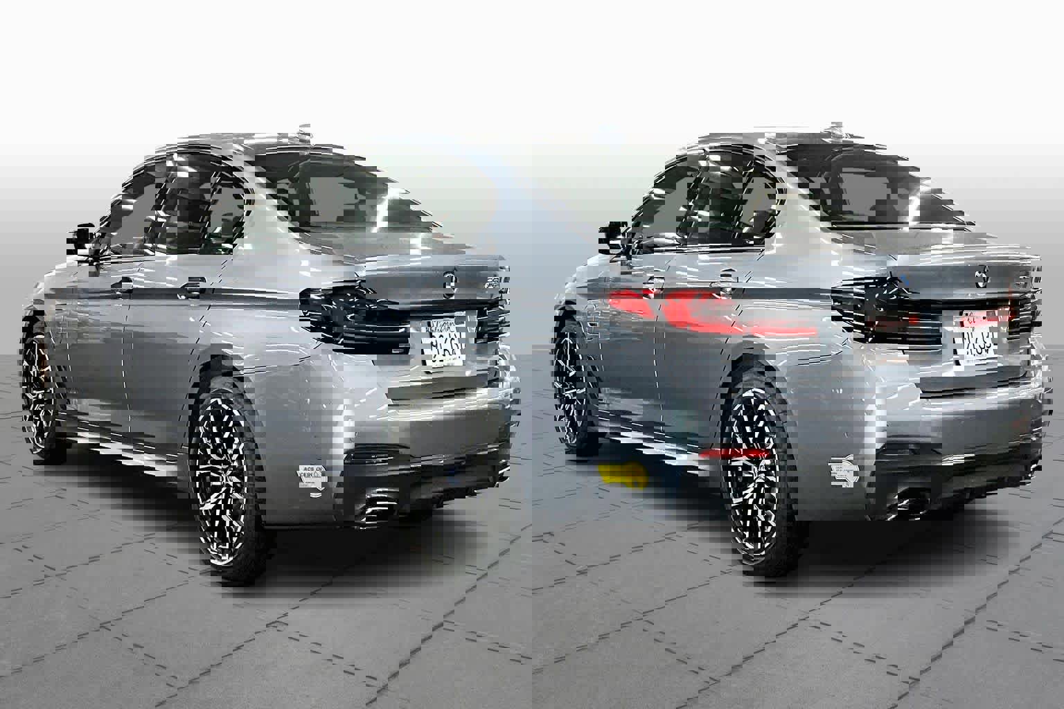 Used 2022 BMW 530e w/ Premium Package image 11