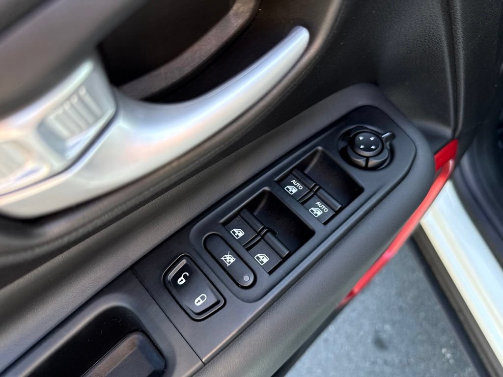 Used 2023 Jeep Renegade Trailhawk w/ Trailhawk Elite Group AWD/4WD image 25