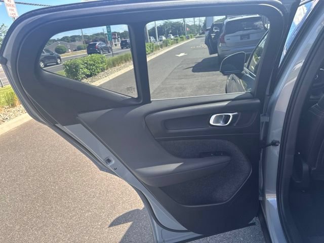Certified 2025 Volvo XC40 B5 Core AWD/4WD image 16
