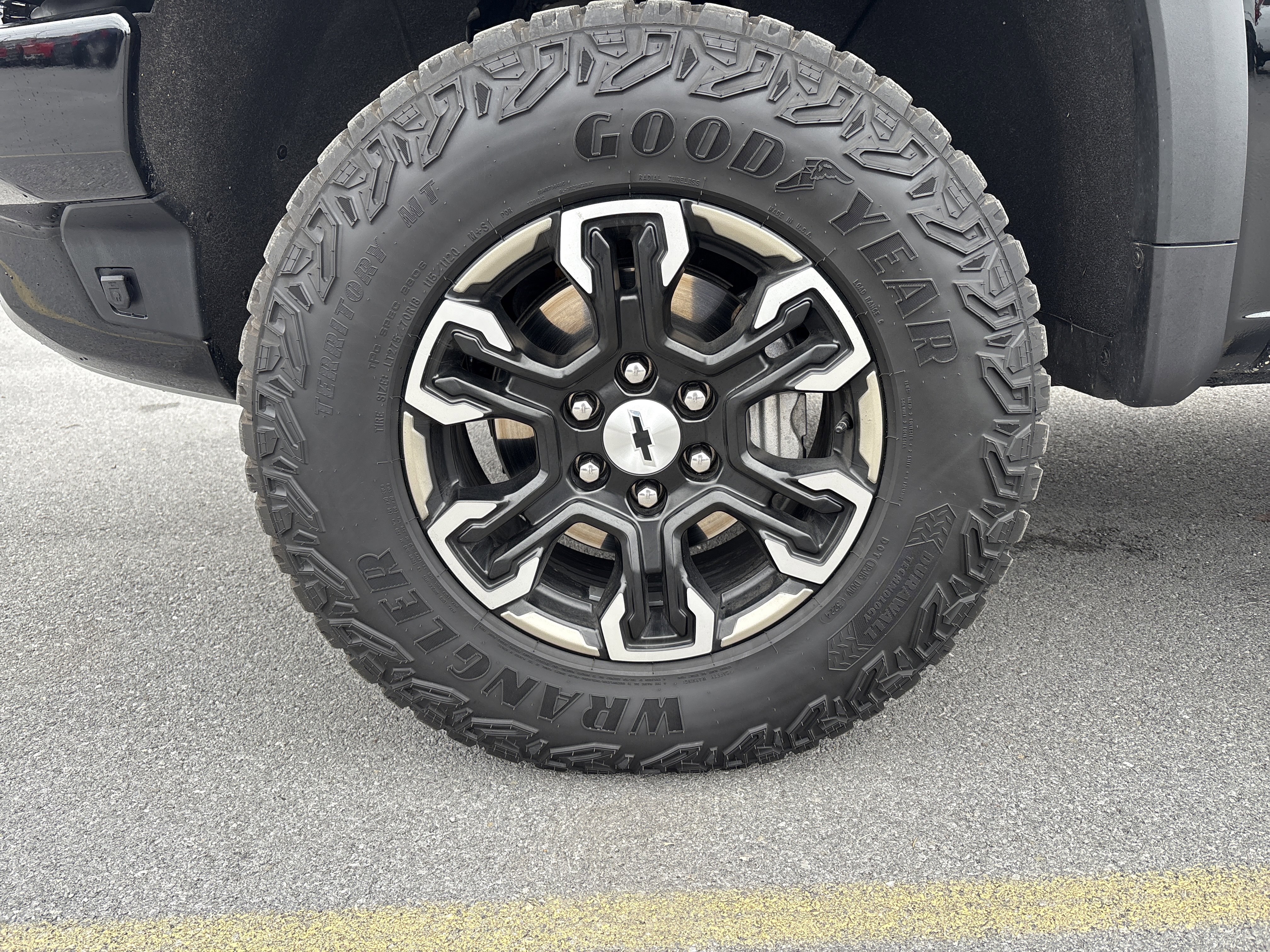 Used 2025 Chevrolet Silverado 1500 ZR2 w/ Technology Package image 11