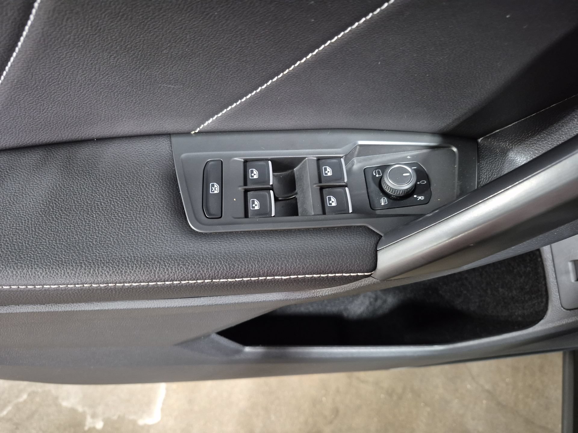 Used 2024 Volkswagen Tiguan SEL R-Line AWD/4WD image 25