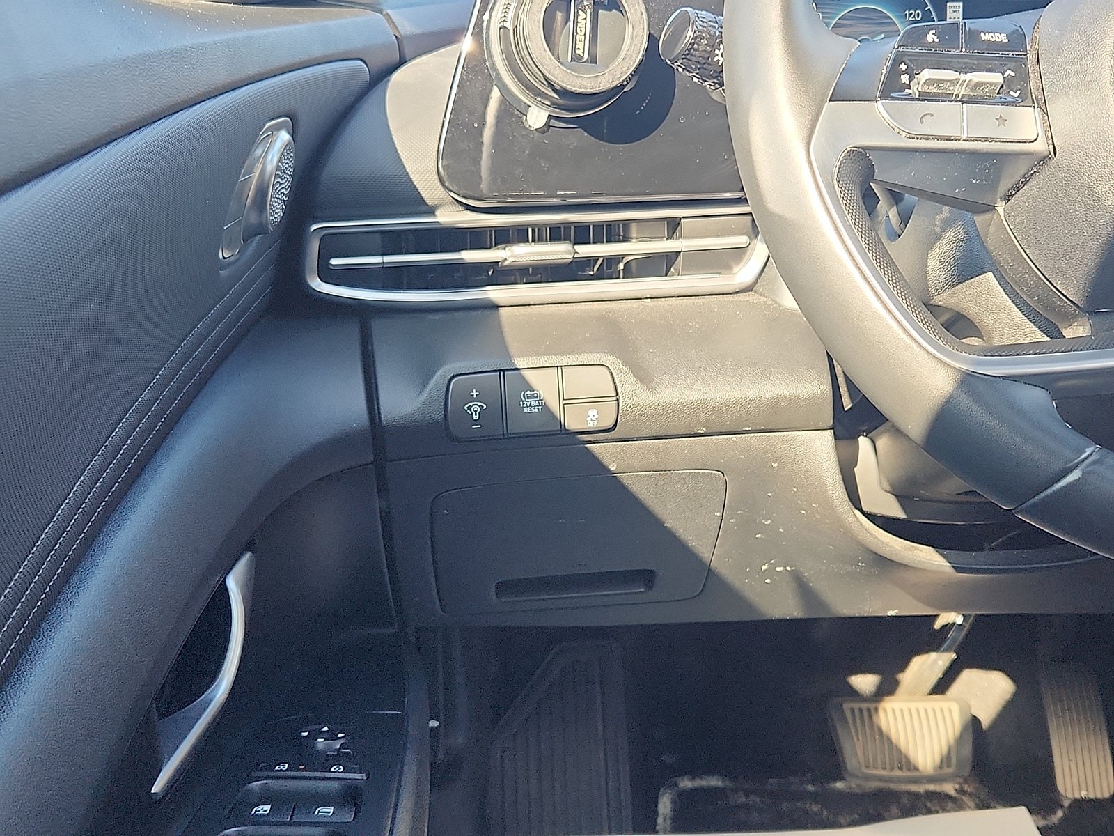 Certified 2025 Hyundai Elantra Limited FWD image 13